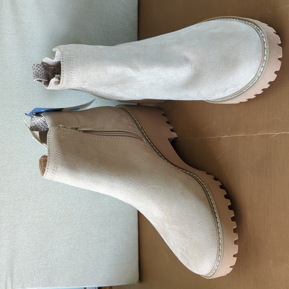 New With Tag Universal Thread Women's Taci Pull On Ankle Boots Size 8
